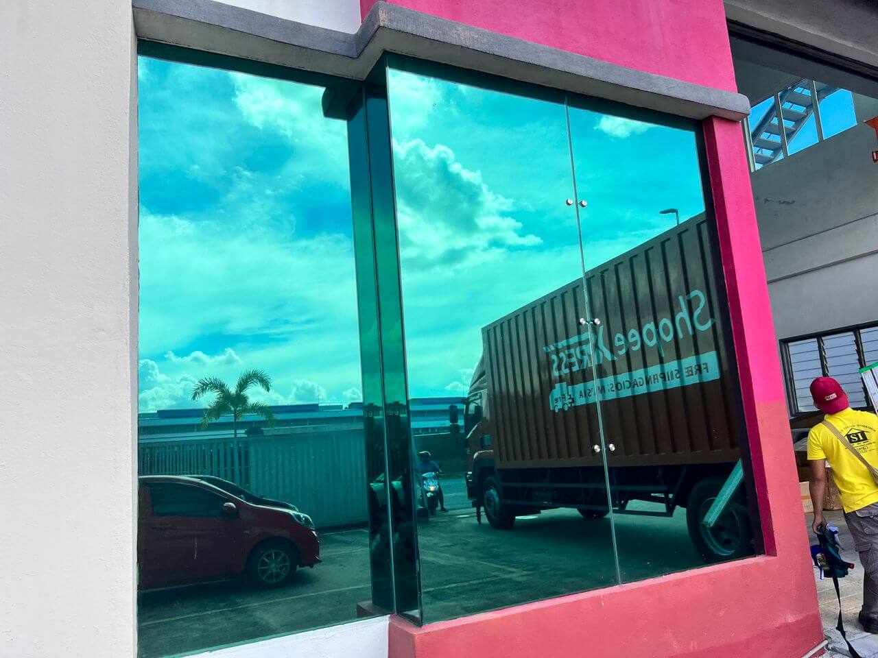 HARGA TINTED RUMAH PEJABAT BANGUNAN JALAN DAMANLELA