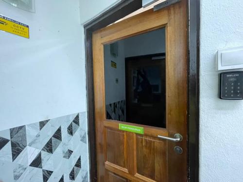 TINTED GLASS RUMAH PEJABAT KOMERSIAL JALAN RAJA LAUT
