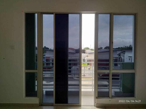 TINTED GLASS RUMAH PEJABAT KOMERSIAL KAMPUNG BARU SENTUL