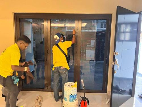 TINTED GLASS RUMAH PEJABAT KOMERSIAL JALAN VIVEKANANDA